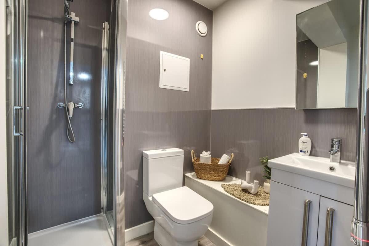 1br Centre Apt, Self Check In, Wifi, By Derbnb Apartment *